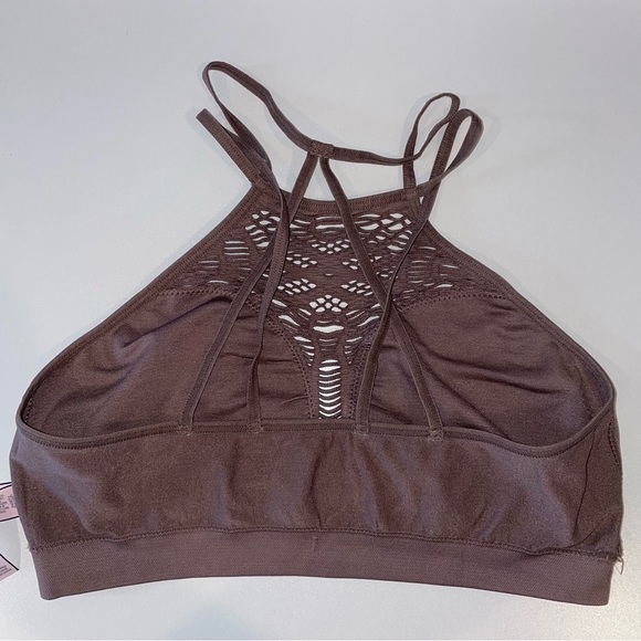 🔥 3 for $15 🔥
Victoria’s Secret strappy cutout bralette size small - Picture 7 of 10